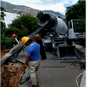 [施工視頻]魯樽攪拌車山路直接澆灌混凝土
