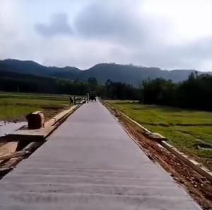 崎嶇！狹窄！坡路！魯樽自上料攪拌車(chē)在艱難山區(qū)創(chuàng)造無(wú)限可能！