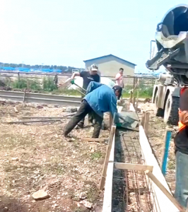 【用戶反饋】魯樽自動上料攪拌車，一條龍服務新農(nóng)村基礎設施建設